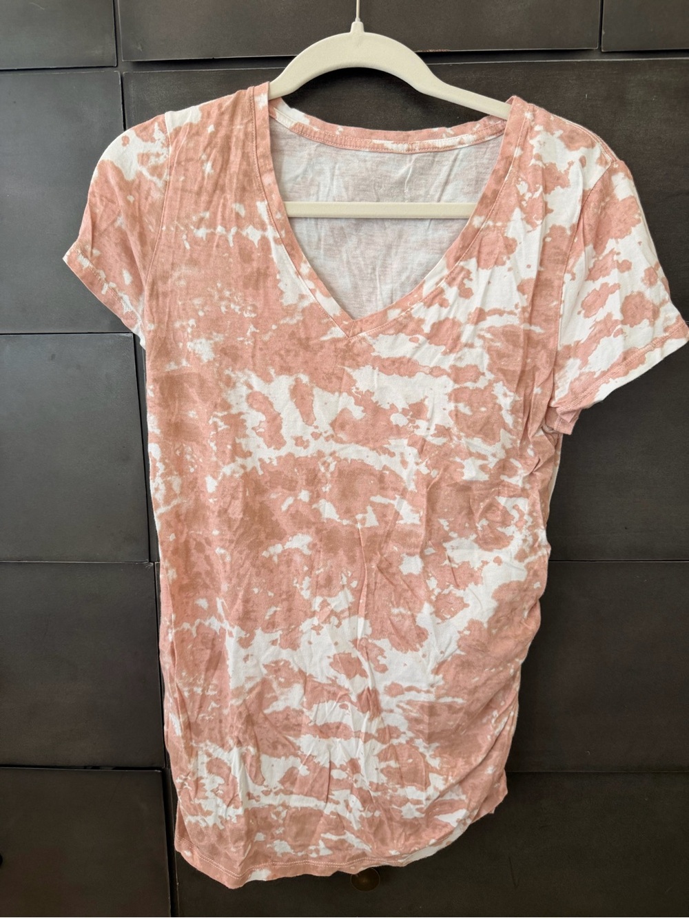 Isabel Maternity by Ingrid & Isabel Dusty Pink and White Tie-Dye V-Neck Tee